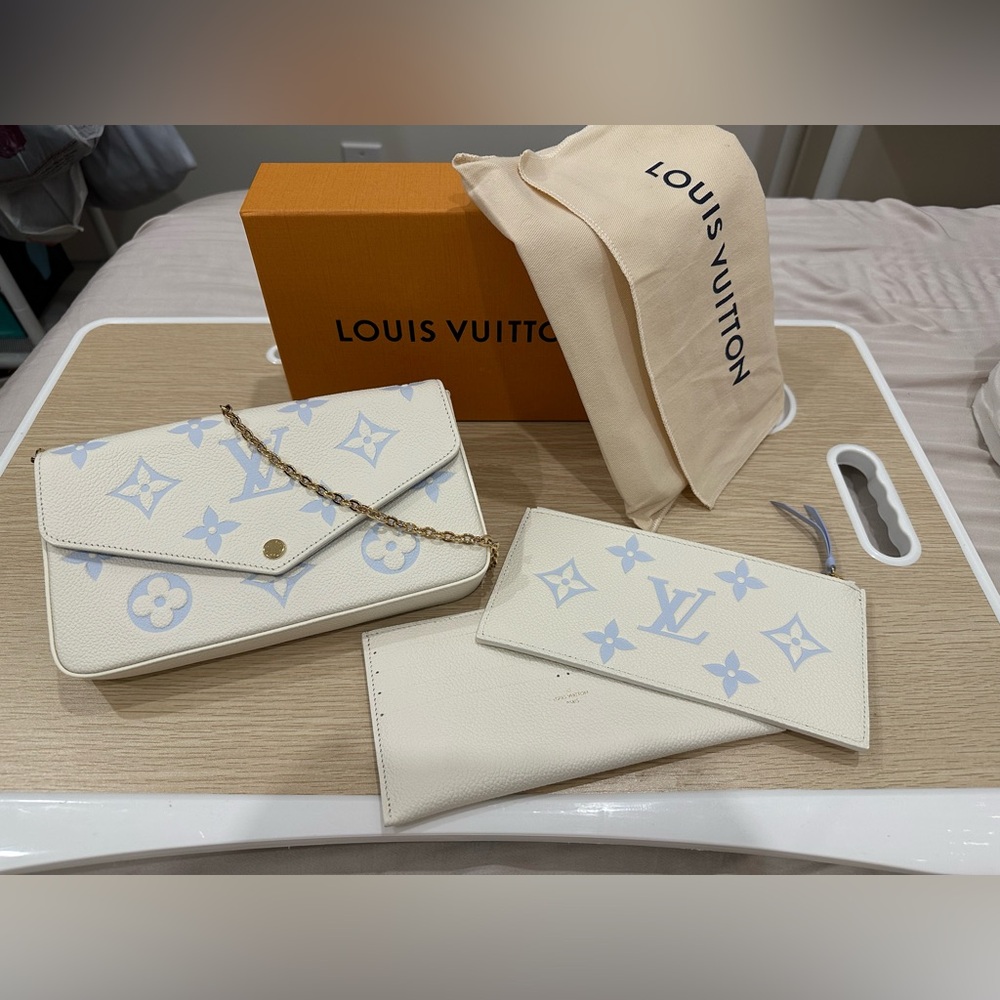 Louis Vuitton RARE: Félicie Pouchette in Latte/Candy Blue (NWT) - Picture 2 of 10